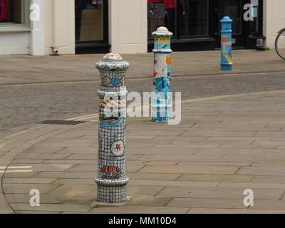 Wunderschön eingerichtete Parkplatz Poller in Winchester Stockfoto