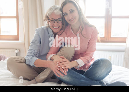 Zwei Frauen ihre Small Business ab nach Hause zusammen Stockfoto