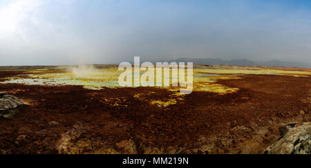 Panorama innen Dallol vulkanischen Krater in der danakil Depression, Äthiopien Stockfoto