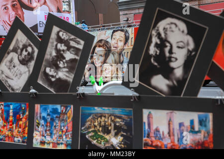 Souvenir Postkarten auf Anzeige an einem New York City Postkarte stand Stockfoto