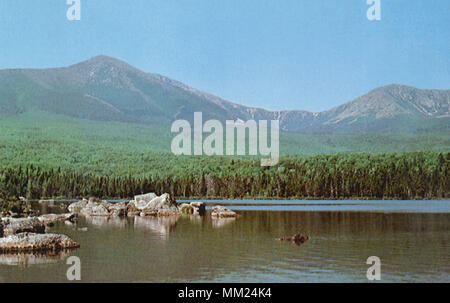 Blick auf den Mount Katahdin von Sandy Stream Teich. 1960 Stockfoto