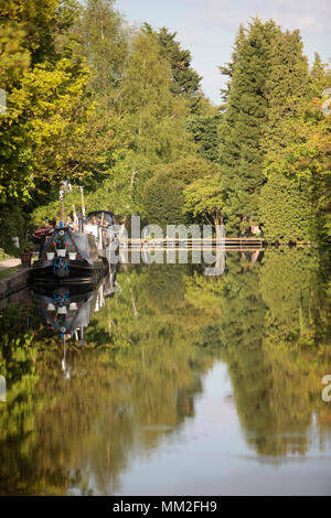 Bilder auf dem Leinpfad des Grand Union Canal in der Nähe von Rickmansworth, Hertfordshire an einem sonnigen Tag, Habe das Feiertagswochenende im Mai 2018. Stockfoto