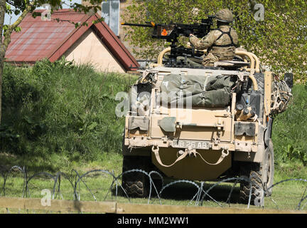 Mitglieder der 3 Para Betrieb der Schakal gepanzerten Aufklärer Fahrzeug Ausbildung bei Copehill auf Salisbury Plain Stockfoto