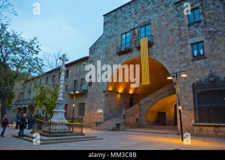 Jardins de Rubio ich Lluch, Garten mit La Capella Museum und National Bibliothek von Katalonien, El Raval, Barcelona, Katalonien, Spanien Stockfoto