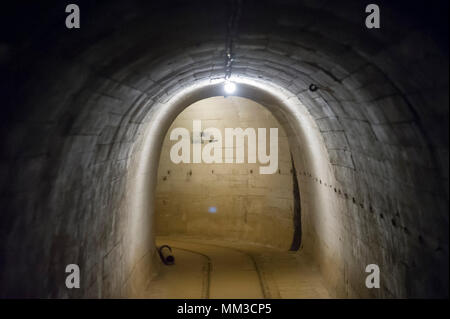 U-Bahn Tunnel Anschluss U-Teil der Pz. W. 717 (Panzerwerk 717) von der Werkgruppe Scharnhorst mit Unterführung Bahnhof Enge gaug Stockfoto