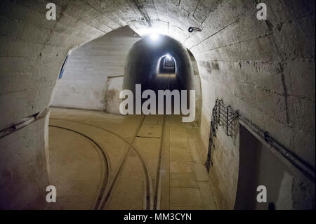 U-Bahn Tunnel Anschluss U-Teil der Pz. W. 717 (Panzerwerk 717) von der Werkgruppe Scharnhorst mit Unterführung Bahnhof Enge gaug Stockfoto