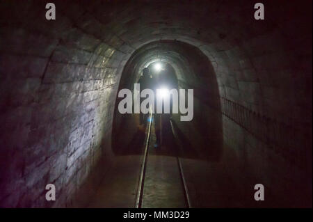 U-Bahn Tunnel Anschluss U-Teil der Pz. W. 717 (Panzerwerk 717) von der Werkgruppe Scharnhorst mit Unterführung Bahnhof Enge gaug Stockfoto