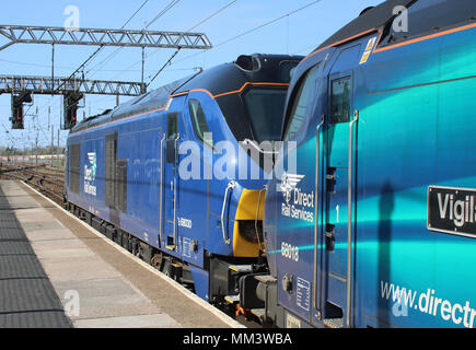 Zwei Klasse 68 dieselelektrische Lokomotiven, die haushaltslinie a Sellafield Crewe nukleare Kolben Zug, Warten der West Coast Main Line in Carnforth zu verbinden. Stockfoto