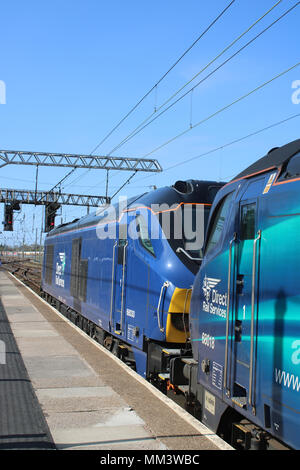 Zwei Klasse 68 dieselelektrische Lokomotiven, die haushaltslinie a Sellafield Crewe nukleare Kolben Zug, Warten der West Coast Main Line in Carnforth zu verbinden. Stockfoto