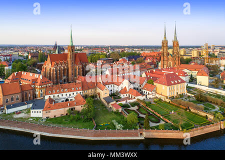 Polen. Wroclaw. Ostrow Tumski Bezirk mit gotischen Dom St. Johannes der Täufer, Stiftskirche Heilig Kreuz und St. Bartholomäus und Od Stockfoto