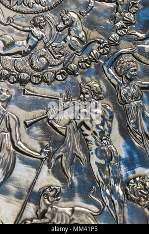 London. England. British Museum. Die mildenhall große Teller, alias Neptun oder Oceanus Teller, ist ein 4. Jahrhundert N.CHR. Römische bacchischen Silbertablett, und ist die Stockfoto
