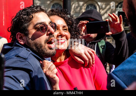 Raheem Kassam und Shazia Hobbs in einer Freiheit der Rede Kundgebung der rechtsextremen Aktivisten Tommy Robinson, Whitehall, London, UK organisiert Stockfoto