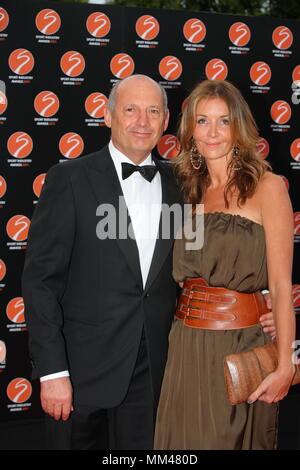 UK-Ron Dennis und Frau im Sport Industry Awards Battersea Evolution London. 11. Mai 2011 Stockfoto