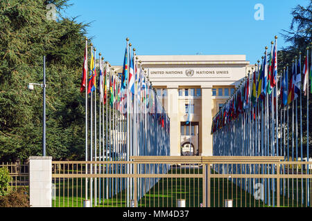 Genf, Schweiz - 18. Oktober 2017: Mitgliedstaaten der Vereinten Nationen Flaggen in der Nähe von Palast der Nationen, der Heimat des Büros der Vereinten Nationen Stockfoto
