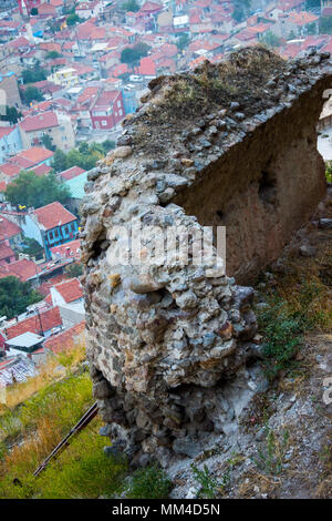 Blick auf die Stadt von der Straße auf die afyonkarahisar Schloss Stockfoto