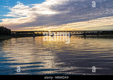 Die Canadian Pacific train trestle über Byng Einlass, Ontario, bei Sonnenuntergang Stockfoto