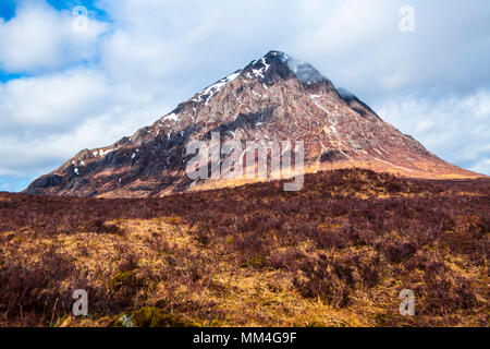 Buachaille Etive Mor - Große pyramidale Etive Hirte Berg (3.350 m) an der Kreuzung von Glen Coe und Glen Etive in den Highlands von Schottland Stockfoto