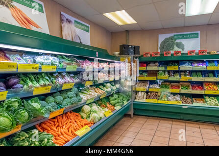 Grand Anzeige von Obst und Gemüse, Bartlett und weißen Gemüsehändler Ramsgate Stockfoto