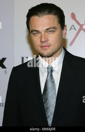 Leonardo DiCaprio bei der Ankunft im AVIATOR Premiere auf der Chinese Theatre in Los Angeles. 1. Dezember 200403 - DiCaprioLeonardo073 Red Carpet Event, Vertikal, USA, Filmindustrie, Prominente, Fotografie, Bestof, Kunst, Kultur und Unterhaltung, Topix Prominente Fashion/Vertikal, Besten, Event in Hollywood Leben - Kalifornien, Roter Teppich und backstage, USA, Film, Stars, Film Stars, TV Stars, Musik, Promis, Fotografie, Bestof, Kunst, Kultur und Unterhaltung, Topix, headshot, vertikal, eine Person aus dem Jahr 2004, Anfrage tsuni@Gamma-USA.com Stockfoto