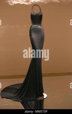 Azzedine Alaia Der Couturier, das Design Museum, London, England Stockfoto