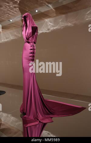 Azzedine Alaia Der Couturier, das Design Museum, London, England Stockfoto