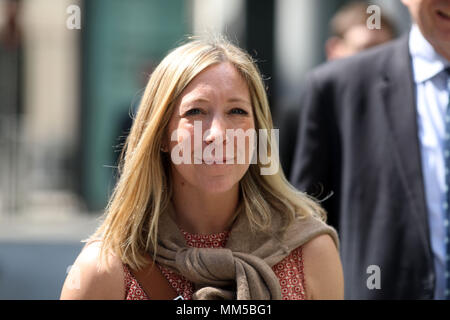 Bild zeigt: High Court London Joanna Gosling BBC Moderatoren Tim Wilcox, Joanna Gosling und David Eades an das Gericht heute pic von Gavin Rodgers/Pi Stockfoto