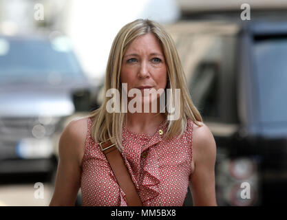 Bild zeigt: High Court London Joanna Gosling BBC Moderatoren Tim Wilcox, Joanna Gosling und David Eades an das Gericht heute pic von Gavin Rodgers/Pi Stockfoto