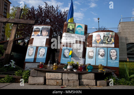 Denkmäler zu denen in 'EuroMaidan 2014", dem Maidan (Platz der Unabhängigkeit) Revolution in Kiew, Ukraine getötet Stockfoto