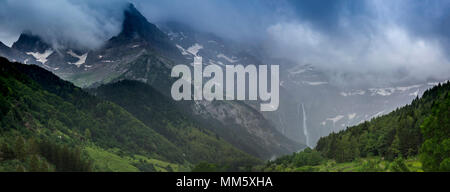 Einen malerischen Blick auf den Cirque de Gavarnie, Frankreich Stockfoto