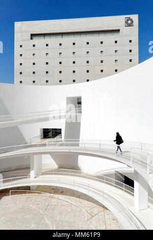 Museo de la Memoria de Andalucía/Museum der Andalusischen Speicher & Caja Granada Bank mit El Restaurante Arriaga in der obersten Etage, Granada, Spanien Stockfoto