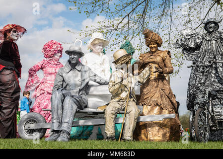 Bancroft Gärten, Stratford-upon-Avon, Warwickshire, Großbritannien. 22. April 2018. Der Gewinner des ersten Nationalen in Großbritannien lebende Statue Meisterschaft angezogen Stockfoto