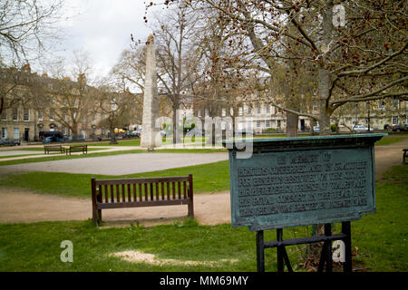 Queen Square Garden und Obelisk Badewanne errichtet von Beau Nash zu Ehren von Friedrich Prinz von Wales England Großbritannien Stockfoto