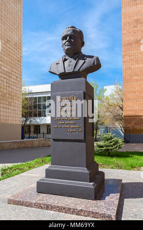 Samara, Russland - 6. Mai 2018: Denkmal für die Sergej Koroljow, sowjetische Rakete Schöpfer in der Nähe der Staatlichen Universität Samara Stockfoto