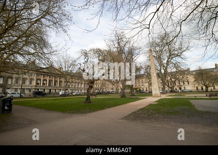 Queen Square Garden und Obelisk Badewanne errichtet von Beau Nash zu Ehren von Friedrich Prinz von Wales England Großbritannien Stockfoto