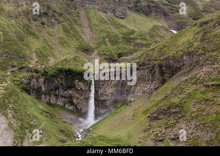 Herzförmige Sissu Wasserfall der Chandra Tal von Leh, Manali Autobahn beobachtet, Himalaja, Jammu und Kaschmir, Indien. Stockfoto