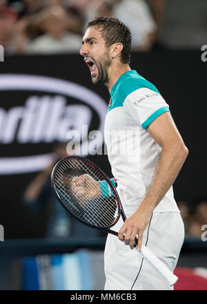 Kroatische Tennisspieler Marin Cilic Bilden einer Faust und Jubel während der Männer singles Match in Australian Open Tennis Turnier 2018, Melbourne Park, M Stockfoto