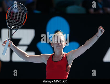 Rumänische Tennisspieler Simona Halep feiern Match Point während der Frauen singles Match in Australian Open Tennis Turnier 2018, Melbourne Park, M Stockfoto