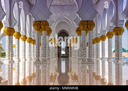 Abu Dhabi Sheikh Zayed Grand Moschee spalten Vereinigte Arabische Emirate VAE Stockfoto