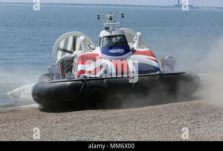 Griffon Hovercraft auf dem Solent im Lee-on-Solent Stockfoto