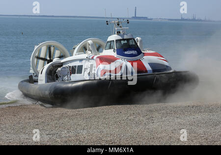 Griffon Hovercraft auf dem Solent im Lee-on-Solent Stockfoto