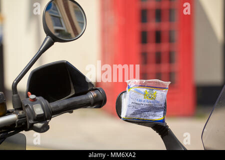 Ticket auf Motorrad Spiegel in der Stadt von Westminster, London. Stockfoto