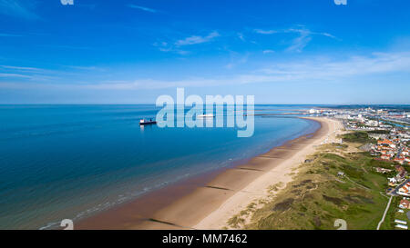 Luftbild der Fähre in Calais Port, Kanal Meer, Frankreich Stockfoto