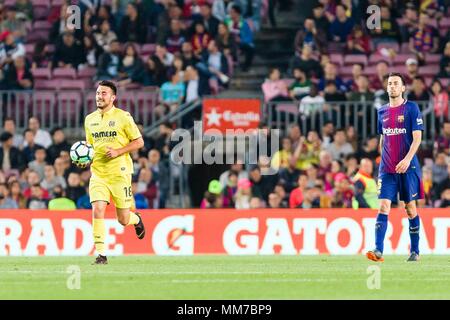 Barcelona, Spanien. Spanien - 9. Mai 2018: Villarreal CF, Nicola Sansone (18) feiert zählen das Ziel während des Spiels zwischen dem FC Barcelona gegen Villarreal für die Runde 34 der Liga Santander, im Camp Nou Stadion am 9. Mai 2018 in Barcelona, Spanien gespielt. (Credit: Mikel Trigueros/Urbanandsport/Cordon Cordon Drücken Drücken) Credit: CORDON PRESSE/Alamy leben Nachrichten Stockfoto