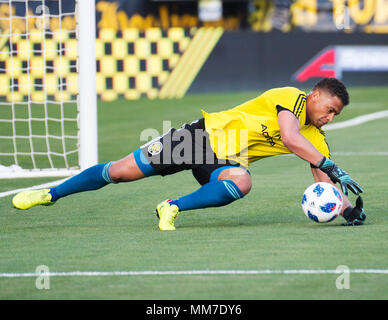 Columbus, USA. Mai 9, 2018: Columbus Crew Torwart Zack Steffen (23) erwärmt sich vor Philadelphia Union ihres Gleichen an Mapfre Stadion. Brent Clark/Alamy leben Nachrichten Stockfoto