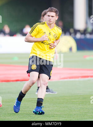 Columbus, USA. Mai 9, 2018: Columbus Crew Mittelfeldspieler Wil Trapp (6) erwärmt sich vor Philadelphia Union ihres Gleichen an Mapfre Stadion. Brent Clark/Alamy leben Nachrichten Stockfoto