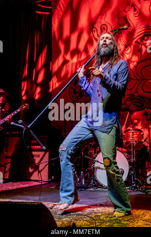 Las Vegas, NV, USA. 8. Mai, 2018. *** Haus AB *** Chris Robinson und Luftlinie im Brooklyn Schüssel in Las Vegas, NV am 8. Mai 2018. Credit: BIP Fotos/Media Punch/Alamy leben Nachrichten Stockfoto