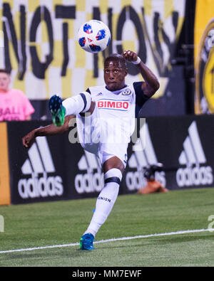 Columbus, USA. Mai 9, 2018: Philadelphia Union Mittelfeldspieler Fafa Picault (9) übernimmt den Ball gegen Columbus Crew SC in ihres Gleichen an Mapfre Stadion. Brent Clark/Alamy leben Nachrichten Stockfoto