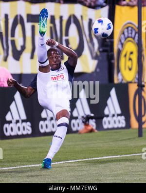 Columbus, USA. Mai 9, 2018: Philadelphia Union Mittelfeldspieler Fafa Picault (9) übernimmt den Ball gegen Columbus Crew SC in ihres Gleichen an Mapfre Stadion. Brent Clark/Alamy leben Nachrichten Stockfoto