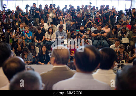 Kuala Lumpur, Malaysia. 10. Mai, 2018. Drücken Sie sind dargestellt, während einer Pressekonferenz am 10. Mai in Kuala Lumpur, Malaysia 2018. Malaysia's der 7. Premierminister Mahathir Mohamad sagt er erwartet, als Premierminister vereidigt werden. Quelle: Chris Jung/Alamy leben Nachrichten Stockfoto