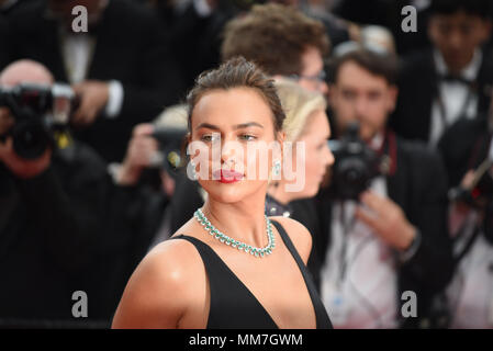 Cannes, Frankreich. 9. Mai, 2018. Irina Shayk besucht die 'Yomeddine 'Premiere während der 71St Cannes Film Festival. Credit: Idealink Fotografie/Alamy leben Nachrichten Stockfoto
